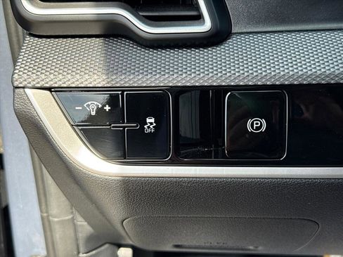 Used 2025 Kia Sportage LX FWD image 20