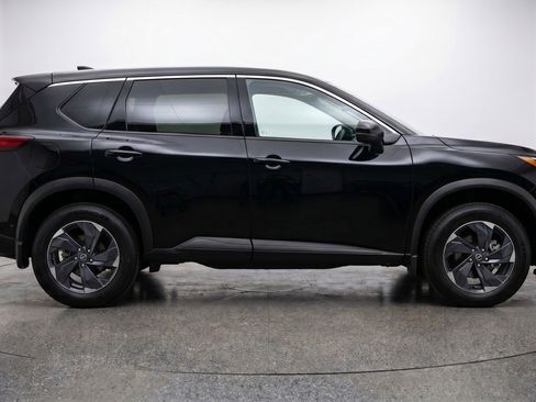 Used 2025 Nissan Rogue SV AWD/4WD image 11