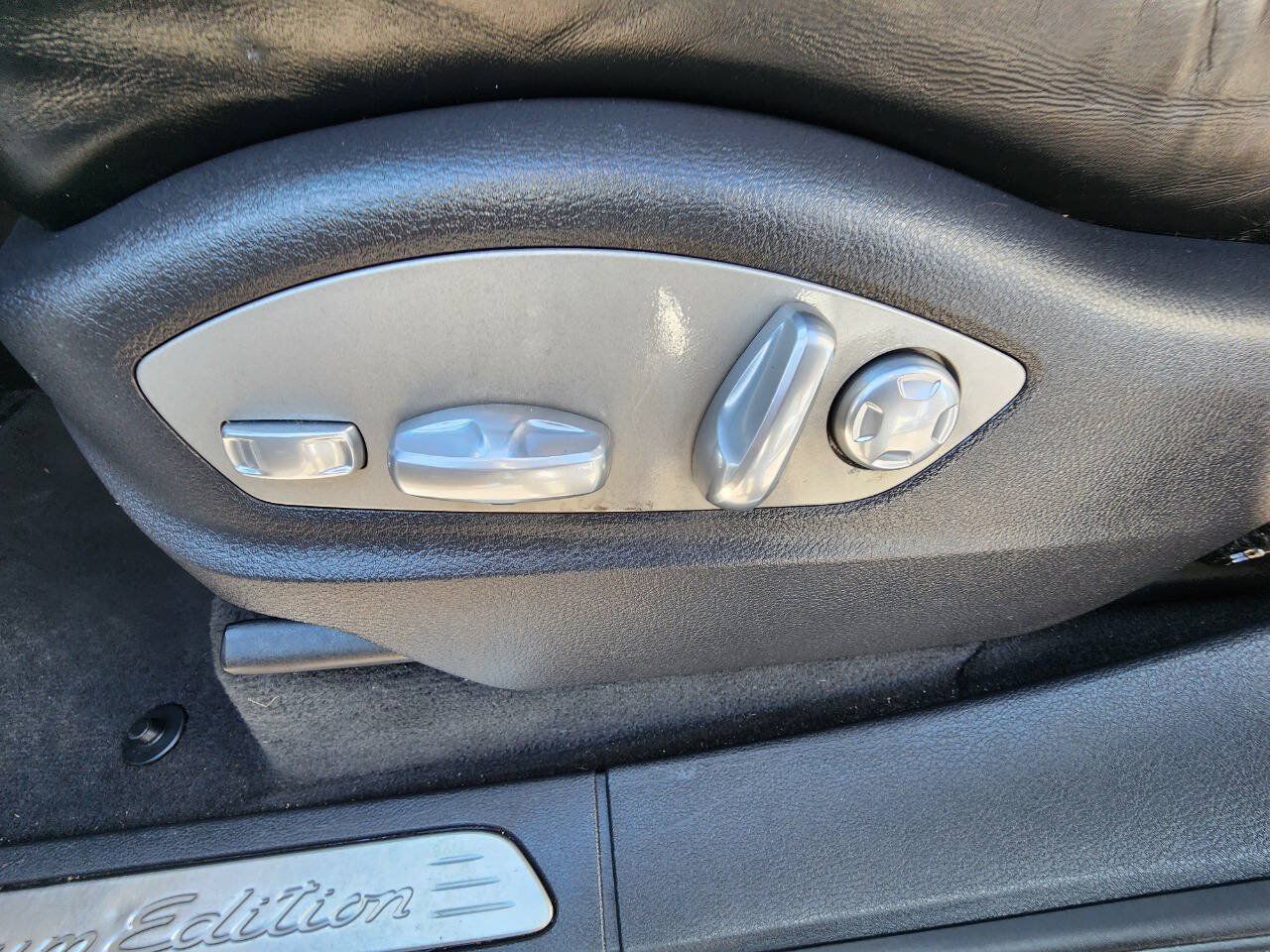 Used 2014 Porsche Cayenne Platinum Edition AWD/4WD image 16