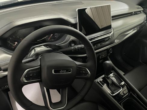 New 2026 Jeep Compass Latitude image 10