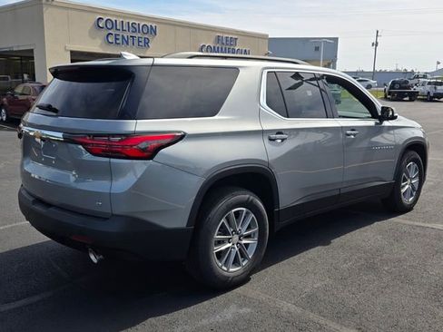 Used 2023 Chevrolet Traverse LT FWD image 3