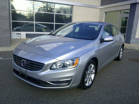 Used 2016 Volvo S60 T5 Premier w/ Convenience Package image 4