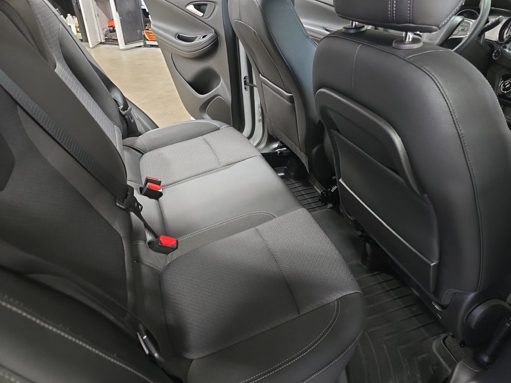 Used 2023 Buick Encore GX Preferred w/ Cold Weather Comfort Package AWD/4WD image 11