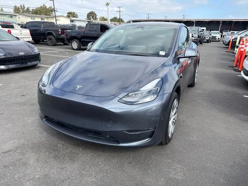 Used 2023 Tesla Model Y 2WD image 2