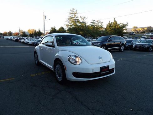 Used 2013 Volkswagen Beetle 2.5 image 2