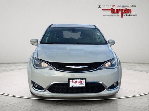 Used 2020 Chrysler Pacifica Touring image 8