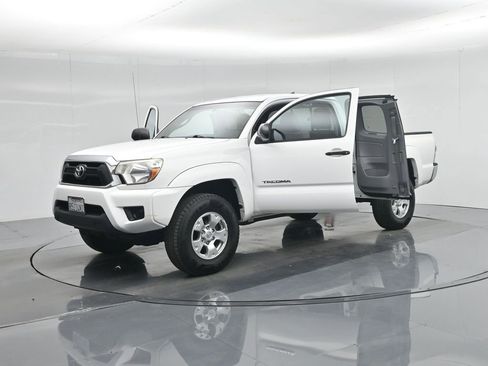 Used 2014 Toyota Tacoma PreRunner image 26