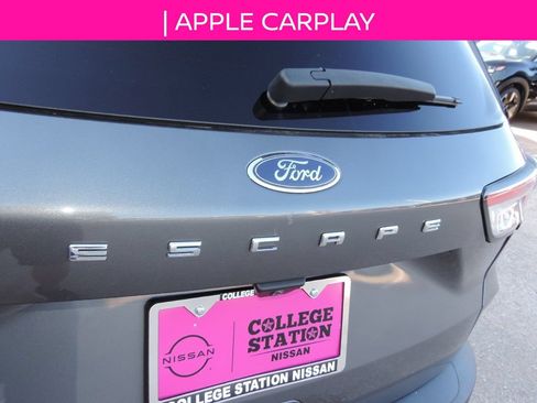 Used 2022 Ford Escape SE w/ SE Sport Appearance Package FWD image 8