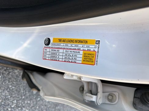 Used 2024 Chevrolet Equinox RS w/ LPO, Floor Liner Package FWD image 30
