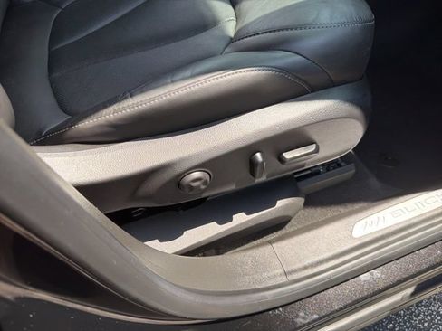 Used 2019 Buick Envision Essence FWD image 40