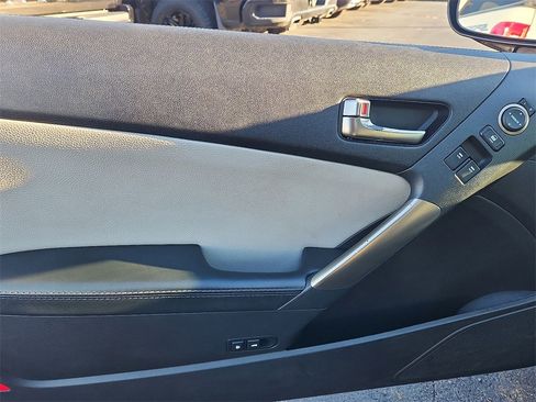 Used 2016 Hyundai Genesis 3.8 image 13