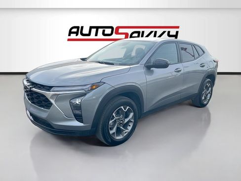 Used 2024 Chevrolet Trax RS FWD image 3