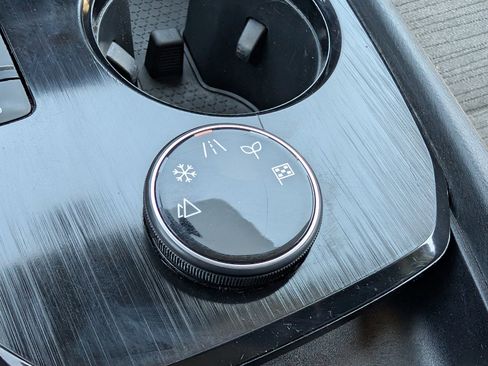 Used 2023 Nissan Rogue SV image 18