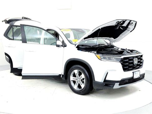Used 2025 Honda Pilot EX-L image 9