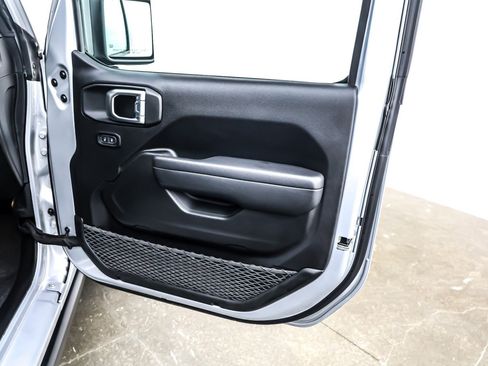 Used 2024 Jeep Wrangler Unlimited image 24