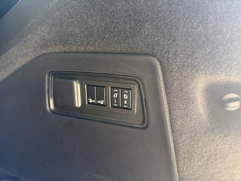 Used 2024 Cadillac Escalade Premium Luxury w/ Performance Package AWD/4WD image 13