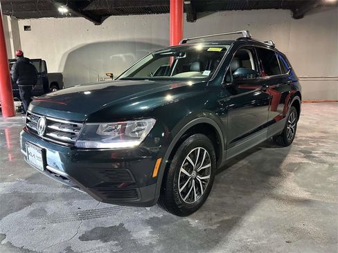 Used 2019 Volkswagen Tiguan SE w/ Panoramic Sunroof Package image 8
