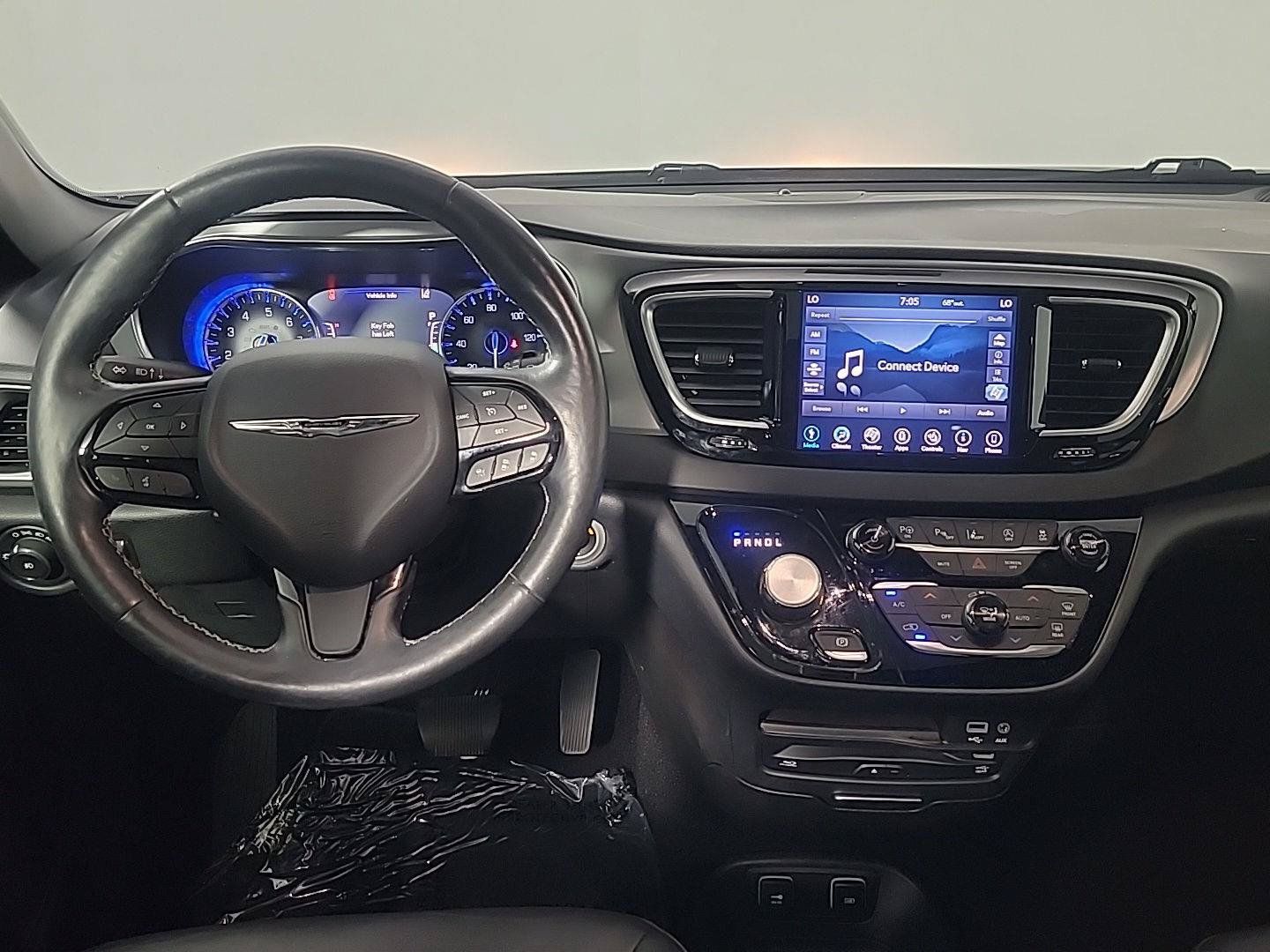 Used 2019 Chrysler Pacifica Touring-L Plus w/ Advanced Safetytec Group FWD image 22