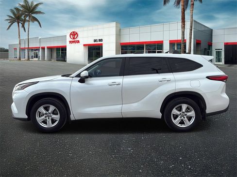 Used 2023 Toyota Highlander LE image 5