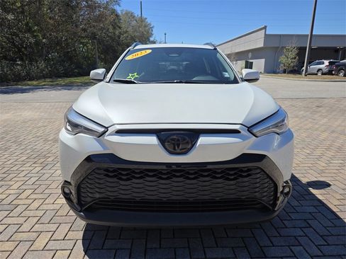 Used 2023 Toyota Corolla Cross SE w/ Convenience Package image 2