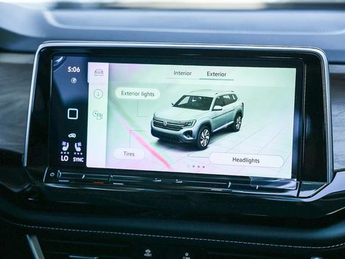 New 2026 Volkswagen Atlas SE image 25