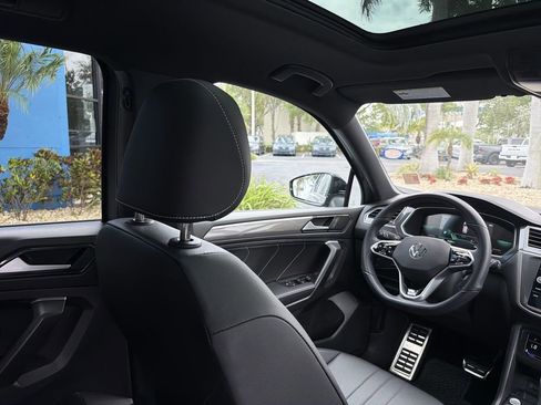 Used 2023 Volkswagen Tiguan SE R-Line FWD image 17