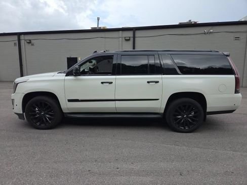 Used 2017 Cadillac Escalade ESV Luxury RWD image 6