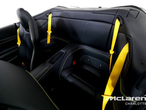 Used 2019 Ferrari Portofino RWD image 17