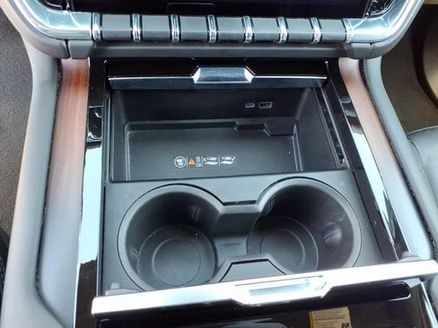 Used 2025 GMC Yukon XL Denali RWD image 30