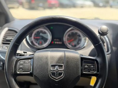 Used 2020 Dodge Grand Caravan SXT FWD image 13