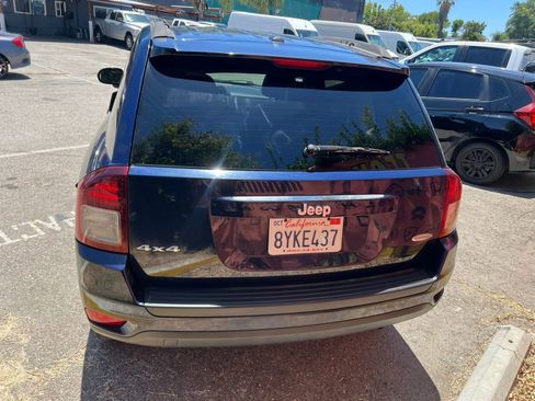 Used 2014 Jeep Compass Latitude w/ Sun/Sound Group AWD/4WD image 5