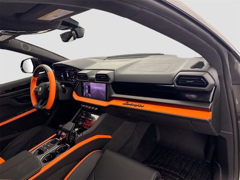 Used 2025 Lamborghini Urus SE image 33