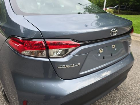 Used 2025 Toyota Corolla LE FWD image 31