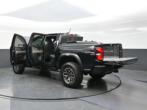 Used 2026 Chevrolet Colorado ZR2 w/ Technology Package AWD/4WD image 40