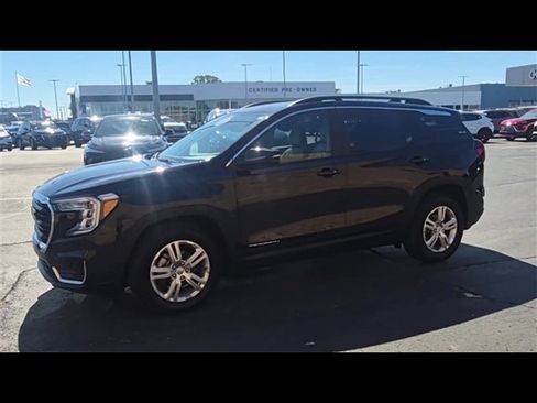 Certified 2023 GMC Terrain SLE w/ Driver Convenience Package image 4