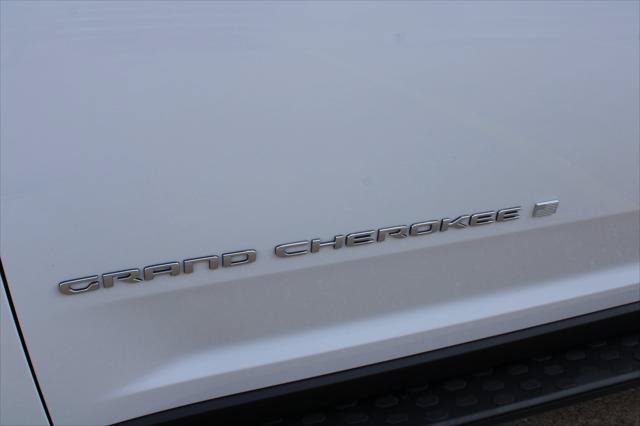 Certified 2024 Jeep Grand Cherokee Limited AWD/4WD image 11