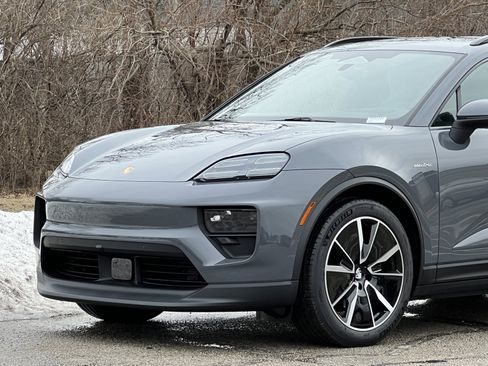 New 2026 Porsche Macan 4 Electric image 8