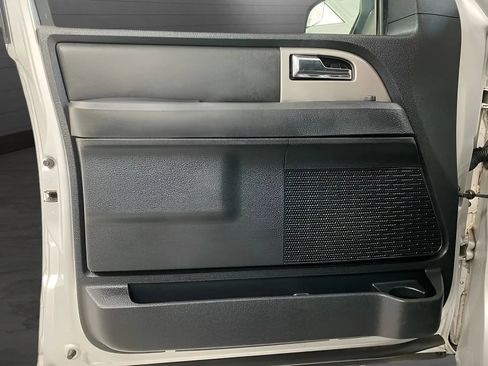 Used 2017 Ford Expedition XLT AWD/4WD image 18