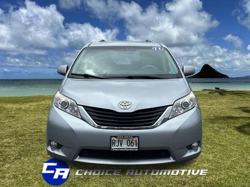 Used 2011 Toyota Sienna XLE image 10