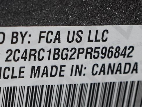 Used 2023 Chrysler Pacifica Touring-L FWD image 30