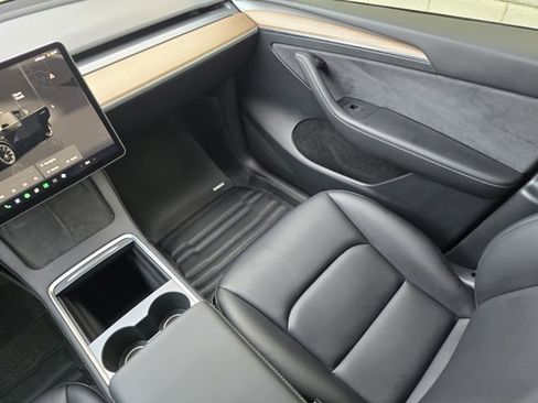 Used 2023 Tesla Model Y Long Range image 22