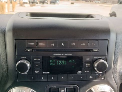 Used 2018 Jeep Wrangler Sahara w/ Connectivity Group image 20