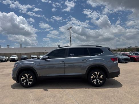 Used 2024 Volkswagen Atlas SE FWD image 13