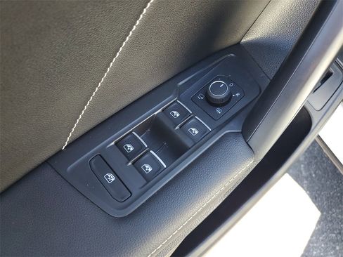 Used 2022 Volkswagen Tiguan SEL R-Line image 20