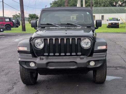 Used 2020 Jeep Wrangler Sport AWD/4WD image 3