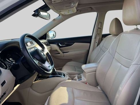 Used 2020 Nissan Rogue SL w/ Premium Package image 19