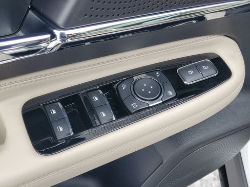 New 2026 Lincoln Corsair Premiere image 10