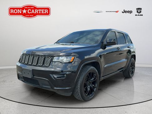 Used 2019 Jeep Grand Cherokee Altitude AWD/4WD image 3