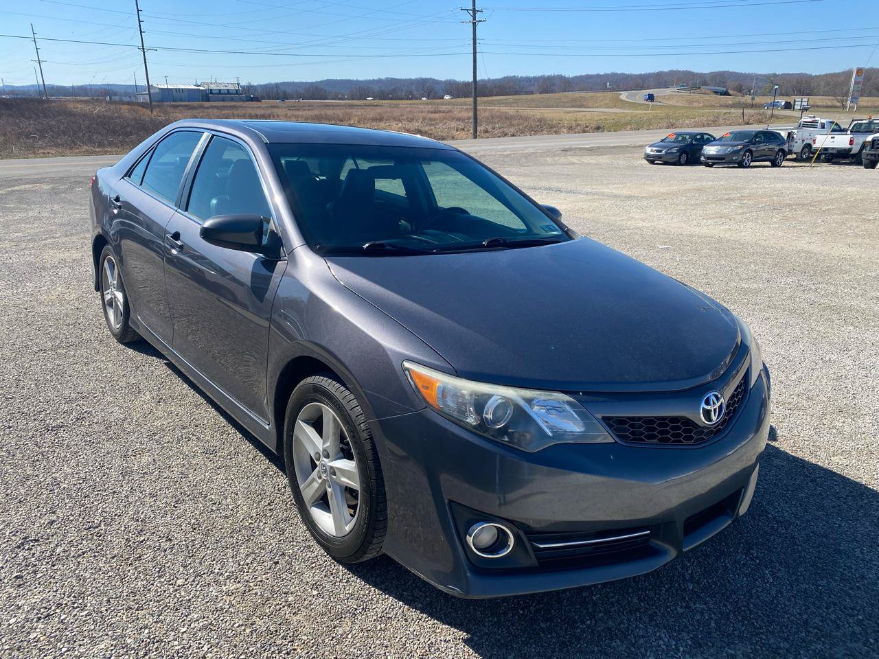 Used 2014 Toyota Camry SE w/ Moonroof Package FWD image 4