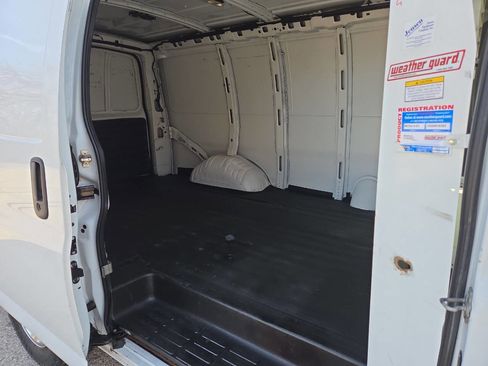 Used 2019 Chevrolet Express 3500 w/ Driver Convenience Package image 12